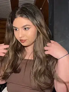 IvyDesireのライブXXXチャット