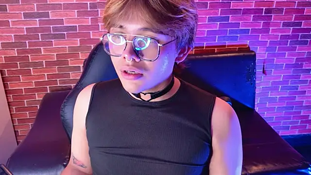 benji_vampire's Webcam Show