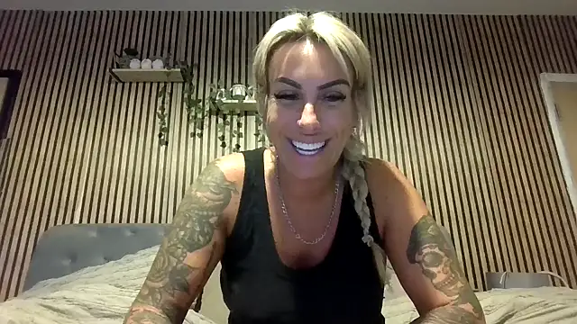 دردشة poppyinga1 الجنسية المباشرة