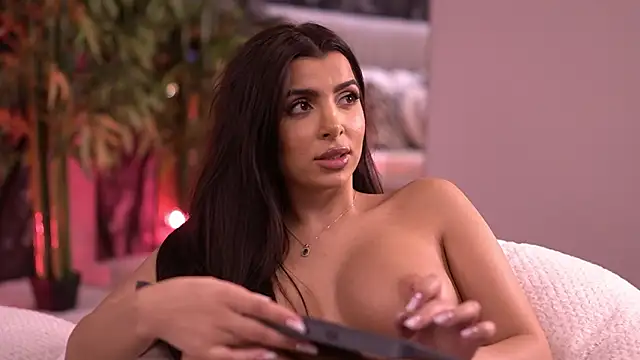 NicoleCellini's Live XXX Chat