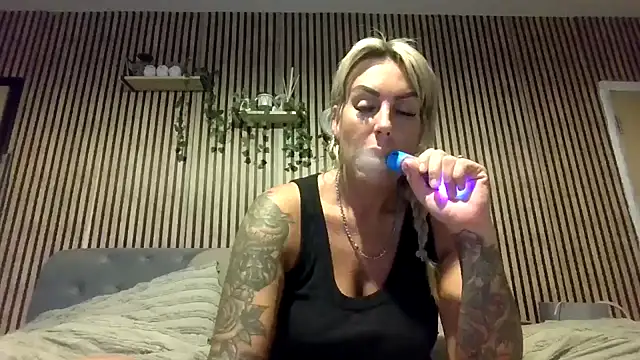 poppyinga1's Live XXX Chat