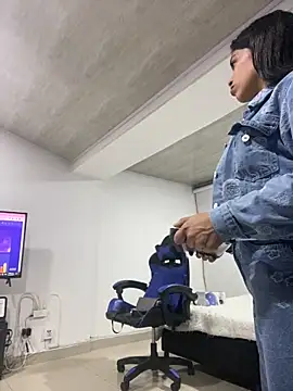 NINA_18_YEARS' Live XXX Chat