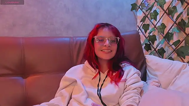 RedMeloddy's Live XXX Chat