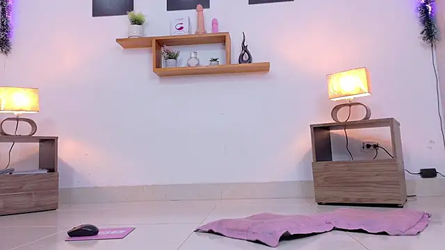 nairagold_'s Live XXX Chat