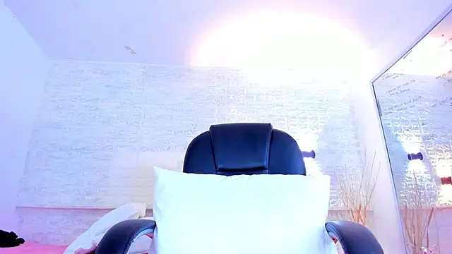 Chat +18 de millie_brown21 ao vivo