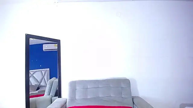 Chat +18 de exotic_karmella ao vivo