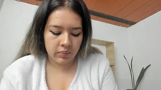 Chat +18 de LinaBrowm ao vivo