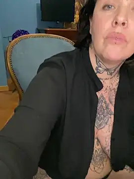 XXX chat uživo modela blondy40