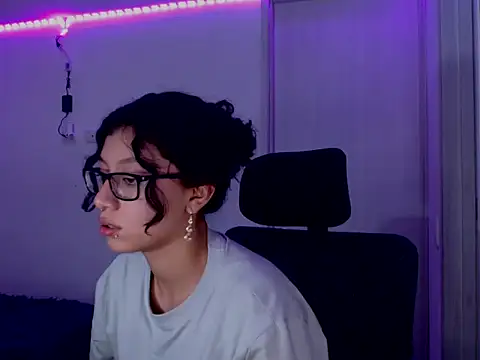 XXX chat uživo modela Ivonnybonn