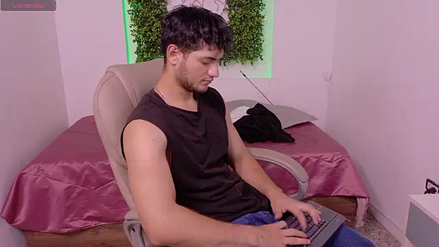 KaelSwitch's Live XXX Chat