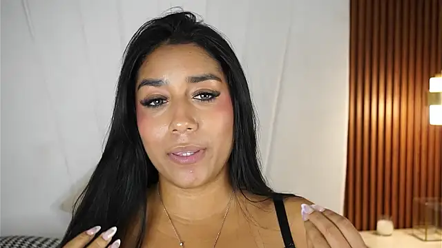 Chat +18 de SaraJonesxx ao vivo