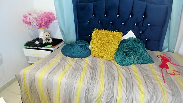 Inaya_Khalifa's Webcam Show