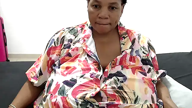 Bustyslave48 Chat XXX in diretta