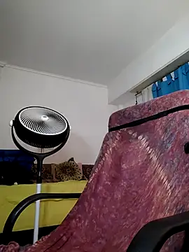 bylytom24 Adlı Modelin Canlı XXX Sohbeti