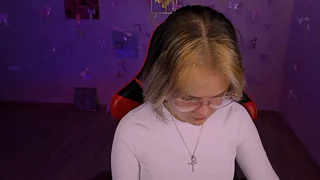 Sembang XXX Secara Langsung madeline_doll