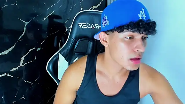 jamescurly00's Webcam Show