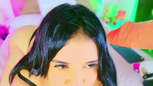 แชท XXX สดของ CharlootteEvans