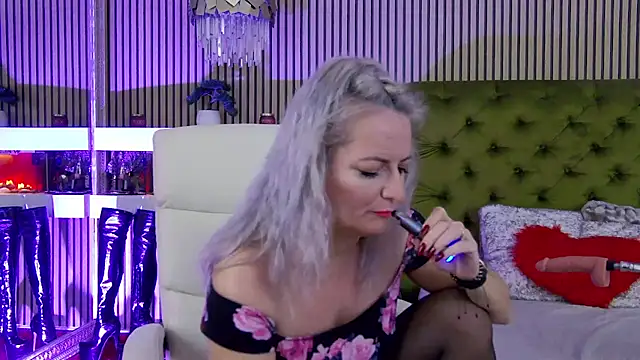 LadyTouch's Live XXX Chat