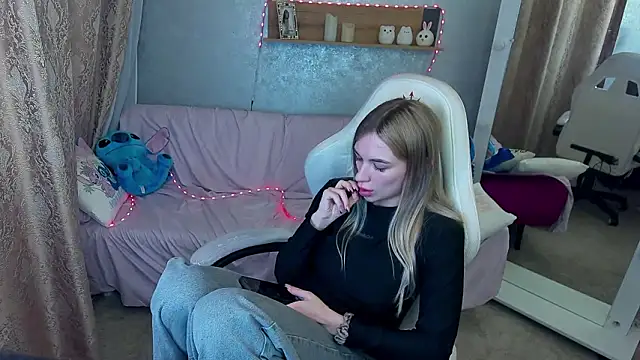 Chat +18 de ArinaWong ao vivo