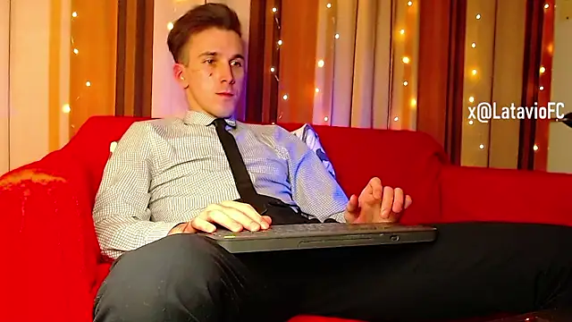 XXX chat uživo modela Midnighter_