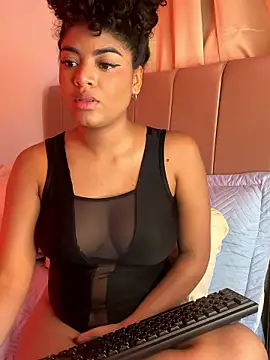 Carlymonroee_ Chat XXX in diretta