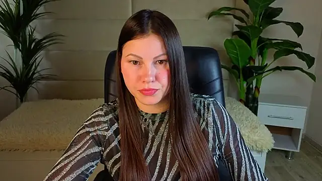 Dana__dom Adlı Modelin Canlı XXX Sohbeti