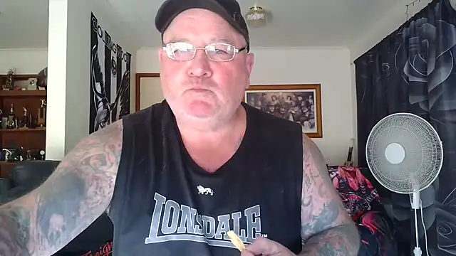 KINKYBLUEYES69's Live XXX Chat