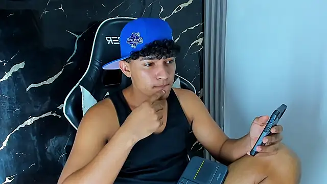 jamescurly00 Live XXX Chat