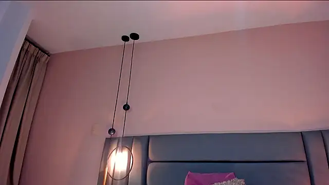 EllaVillaluna's Live XXX Chat