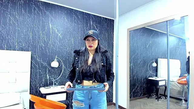 AriaTakahashi – Naživo XXX chat