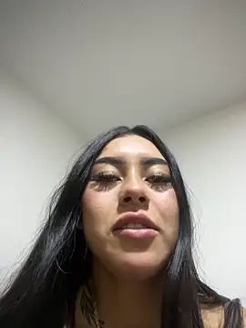 emily_24x's Live XXX Chat