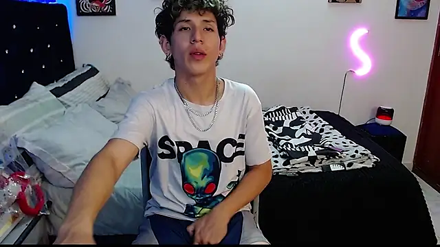 Show modela yorsamm_smit na web-kameri