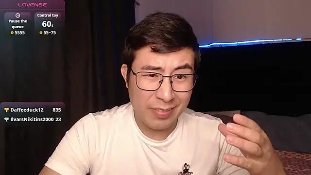 andrewmhilton_ élő XXX-chatje