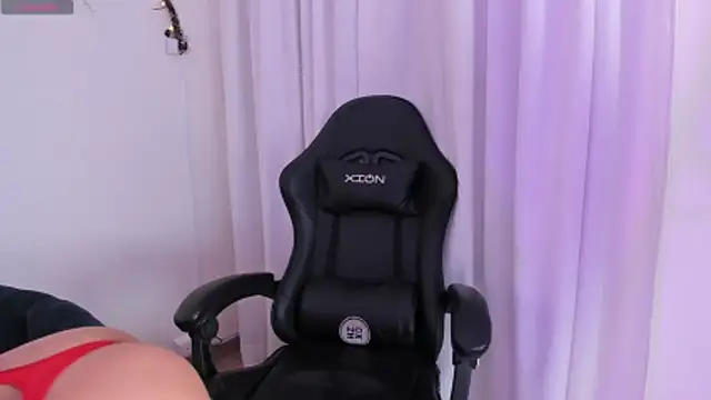 Chat +18 de charlotte_mitchell_ ao vivo