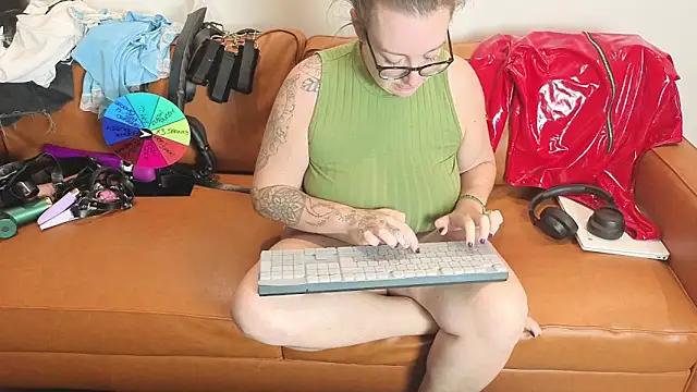 Chatroom XXX en direct de JadeStarUK