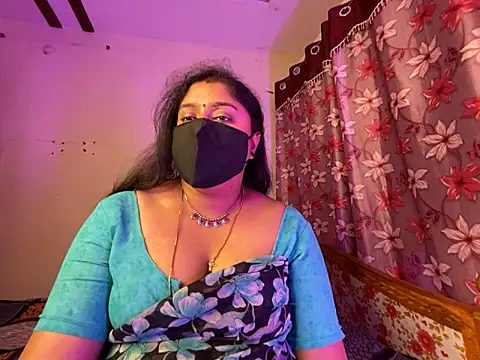 LouleyRanii live XXX chat