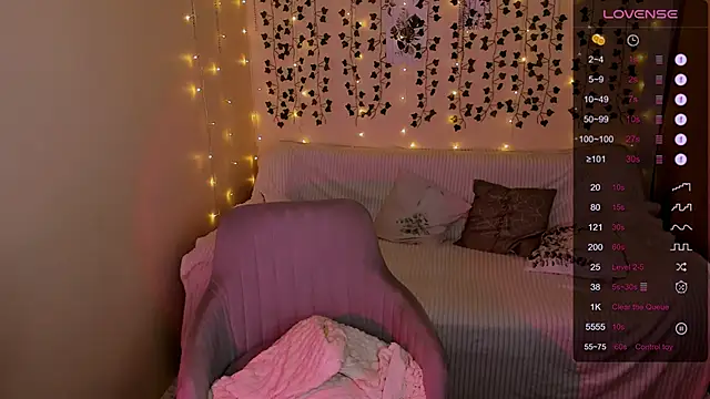 AnyaTaylor_ Show in webcam