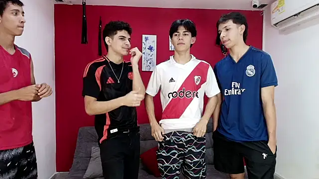 CHILLBICREWX Live XXX-Chat