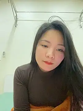 XXX chat uživo modela Bee_Yellow00