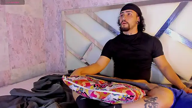 Benny_and_Mark's Live XXX Chat