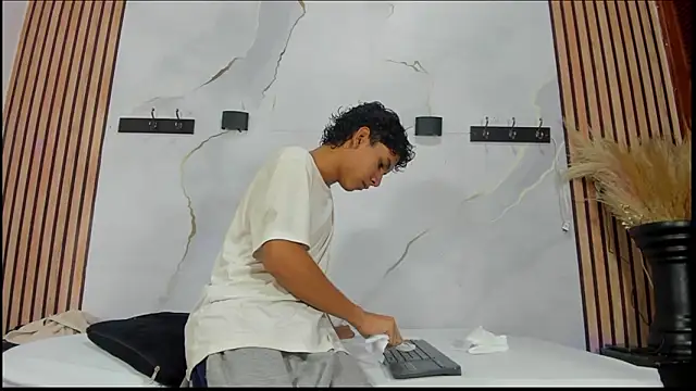 jhonaEstrada Show Webcam