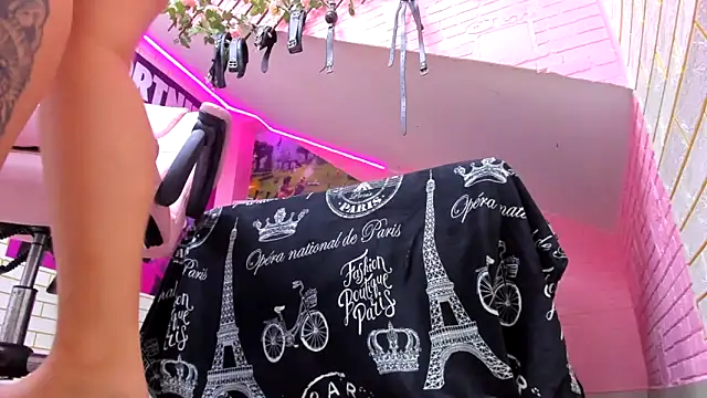 Chatroom XXX en direct de marcella_ortiz