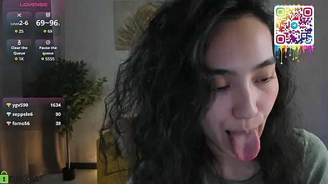 FlirtyAura's Live XXX Chat