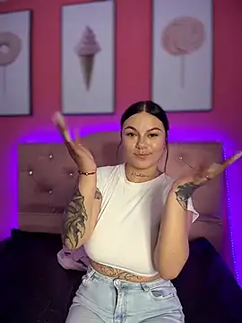 Megaan__More's Live XXX Chat