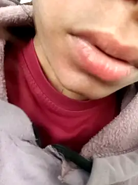 Aaisha-16 Chat XXX in diretta