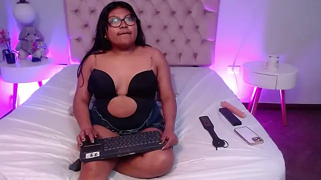 Kiri_Black_ Webcamshow