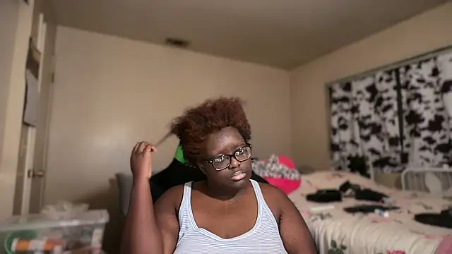 -Yagurlwest's Live XXX Chat