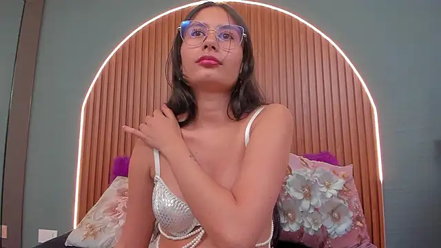 NayeCloud Live XXX-chat