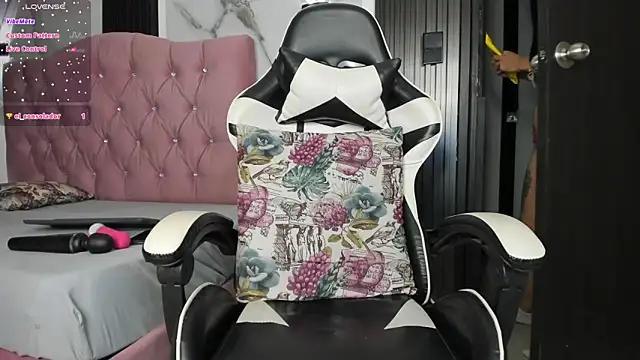 EroticAzir's Live XXX Chat