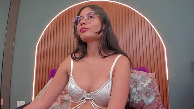 NayeCloud Live XXX Chat